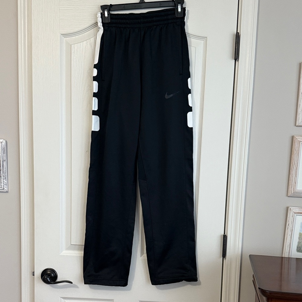 Nike Men’s Black and White Therma-Fit Pants
